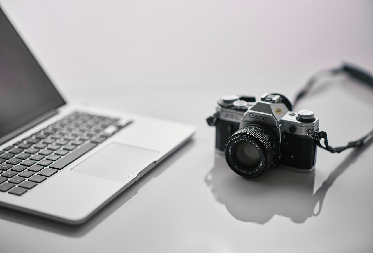 Lecteur de carte mémoire : l'outil incontournable pour les débutants en photographie